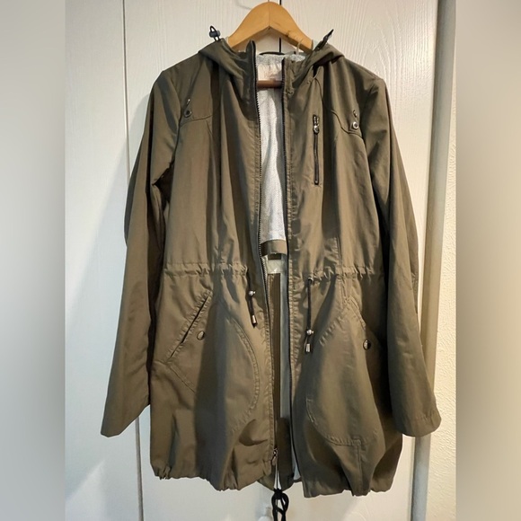 Laundry By Shelli Segal Green Raincoat with Adjustable Drawstring Waist and Hood - Picture 8 of 10